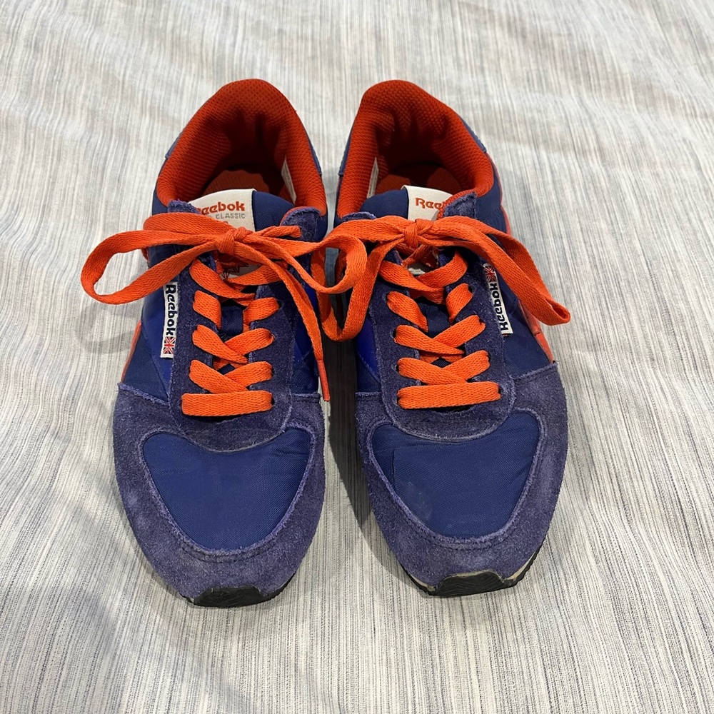 Vintage Reebok runners.